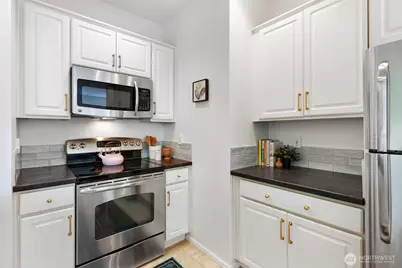 2110 California Avenue SW #C, Seattle, WA 98116 - Photo 10