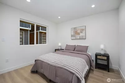 13321 3rd Avenue NE, Seattle, WA 98125 - Photo 32