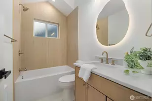 13321 3rd Ave NE, Seattle, WA 98125 - Photo 22