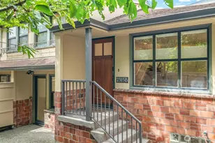 2315 B Franklin Ave E, Seattle, WA 98102 - Photo 2