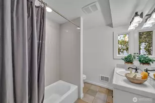 2315 B Franklin Ave E, Seattle, WA 98102 - Photo 22