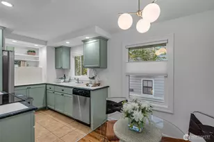 2315 B Franklin Ave E, Seattle, WA 98102 - Photo 8