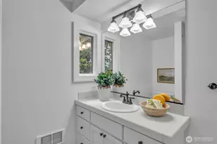 2315 B Franklin Ave E, Seattle, WA 98102 - Photo 24