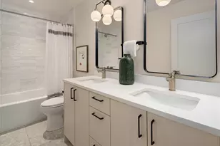 454 NE 40th St, Seattle, WA 98105 - Photo 26