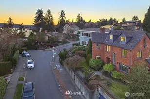 4105 55th Ave NE, Seattle, WA 98105 - Photo 2