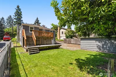 14032 Stone Avenue N, Seattle, WA 98133 - Photo 18