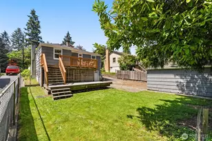 14032 Stone Ave N, Seattle, WA 98133 - Photo 18