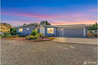 221 Olive Street, Cashmere, WA 98815 - Photo 1