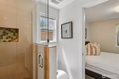 9423 Roosevelt Way NE, Seattle, WA 98115 - Photo 26