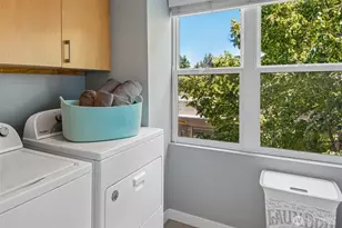 9423 Roosevelt Way NE, Seattle, WA 98115 - Photo 22
