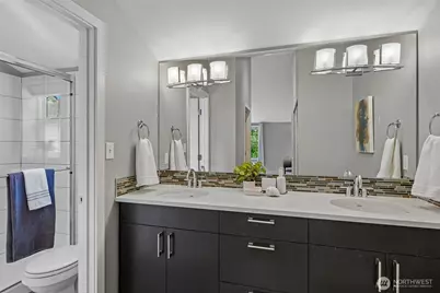 9423 Roosevelt Way NE, Seattle, WA 98115 - Photo 16