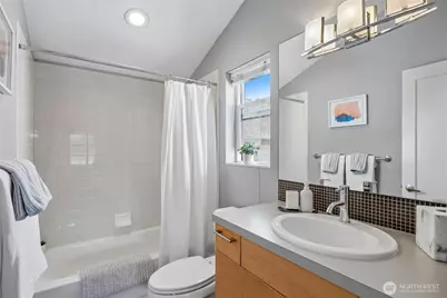 9423 Roosevelt Way NE, Seattle, WA 98115 - Photo 20