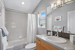 9423 Roosevelt Way NE, Seattle, WA 98115 - Photo 20