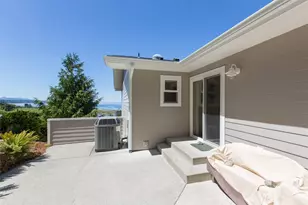 172 Sea View Dr, Port Angeles, WA 98362 - Photo 36