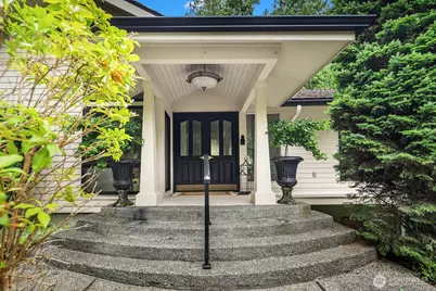 2725 Sahalee Drive W, Sammamish, WA 98074 - Photo 2