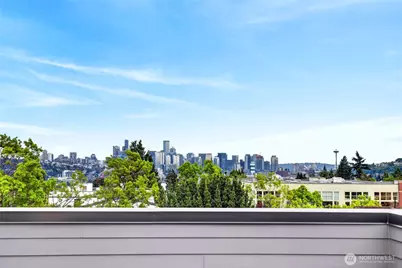 4527 Corliss Avenue N, Seattle, WA 98103 - Photo 2
