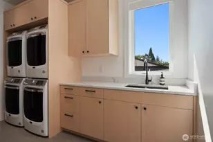 9812 NE 31st St, Bellevue, WA 98004 - Photo 26