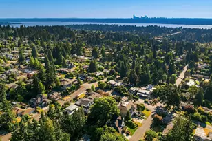 9812 NE 31st St, Bellevue, WA 98004 - Photo 34