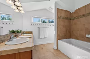 5013 40th Ave NE, Seattle, WA 98105 - Photo 8