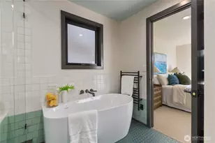 6498 NE Monte Vista Dr, Bainbridge Island, WA 98110 - Photo 24