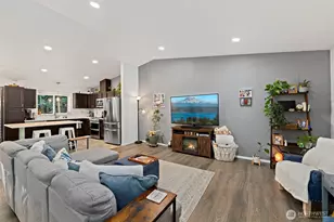 20810 Bonanza Dr E, Bonney Lake, WA 98391 - Photo 4