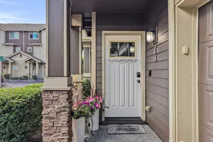 4600 NE 3rd Ln, Renton, WA 98059 - Photo 2
