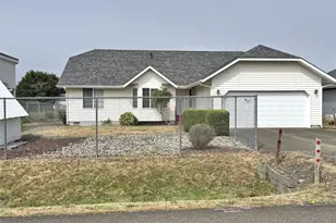 567 Puffin Ave NE, Ocean Shores, WA 98569 - Photo 2