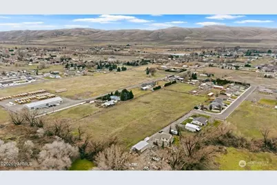 7703 Ahtanum Road, Yakima, WA 98903 - Photo 10