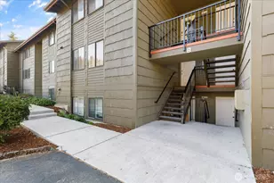 270 SE Barrington Dr, Oak Harbor, WA 98277 - Photo 1