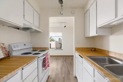 270 SE Barrington Drive #B305, Oak Harbor, WA 98277 - Photo 16