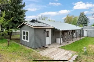 1591 3rd St NE, East Wenatchee, WA 98802 - Photo 2