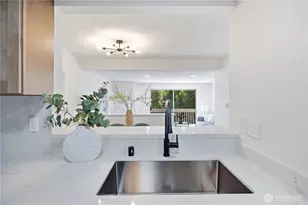 2334 NE 102nd St, Seattle, WA 98125 - Photo 6