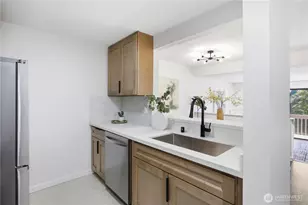 2334 NE 102nd St, Seattle, WA 98125 - Photo 4
