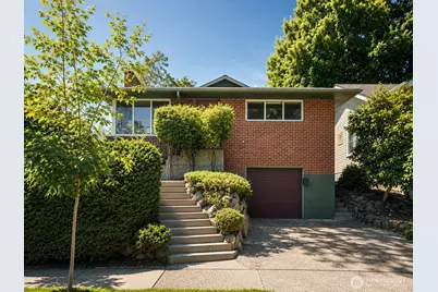 5547 38th Avenue NE, Seattle, WA 98105 - Photo 2