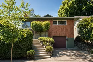 5547 38th Ave NE, Seattle, WA 98105 - Photo 2