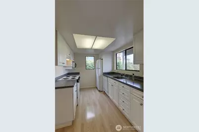 11643 91st Place NE, Kirkland, WA 98034 - Photo 6