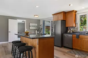 715 NE Redbud Ln, Bremerton, WA 98311 - Photo 10