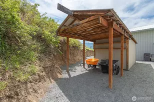 749 Wheeler Hill Rd, Wenatchee, WA 98801 - Photo 14