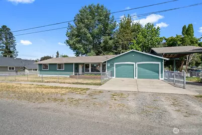 405 W 4th Street, Centralia, WA 98531 - Photo 2
