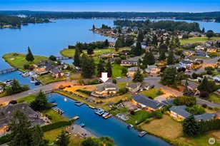 20015 Island Pkwy E, Lake Tapps, WA 98391 - Photo 2