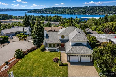 7615 113th Avenue SE, Newcastle, WA 98056 - Photo 4