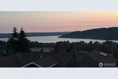 7615 113th Avenue SE, Newcastle, WA 98056 - Photo 2