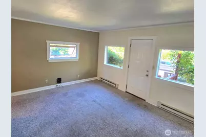 14337 Burke Avenue N, Seattle, WA 98133 - Photo 8