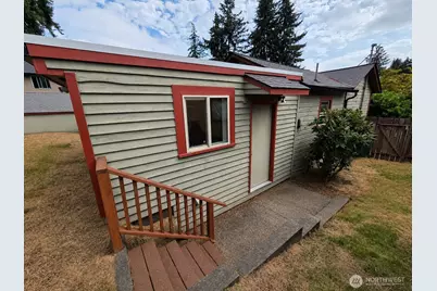 14337 Burke Avenue N, Seattle, WA 98133 - Photo 20