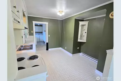 14337 Burke Avenue N, Seattle, WA 98133 - Photo 4