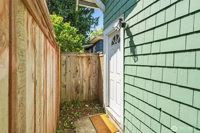 303 N 64th Street, Seattle, WA 98103 - Photo 8