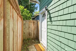 303 N 64th St, Seattle, WA 98103 - Photo 8