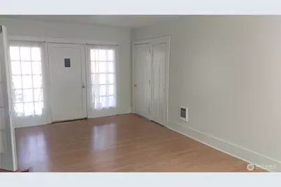303 N 64th Street, Seattle, WA 98103 - Photo 10