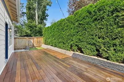 23912 SE 7th St, Sammamish, WA 98074 - Photo 32