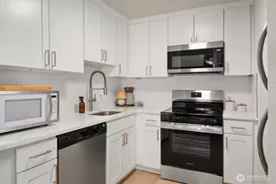 3009 3rd Ave W, Seattle, WA 98119 - Photo 10